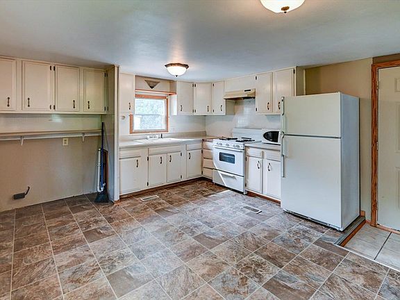 3rd image of 884 Norman Drive