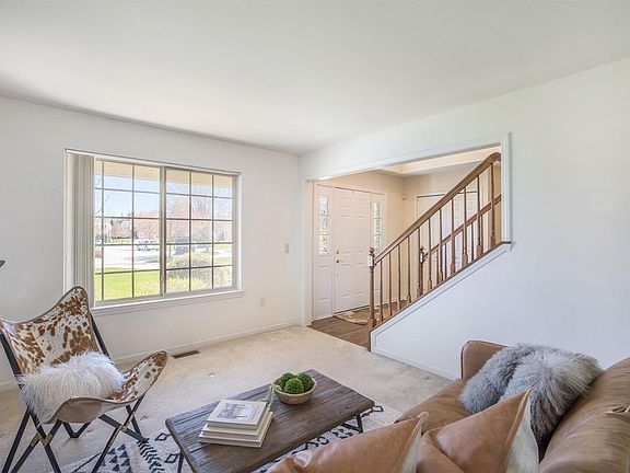 5th image of 256 Sandrock Ct