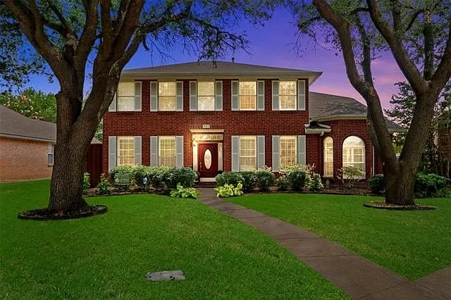 5 bed, 2.5 bath, 3202 sqft, $3,150 — Photo 1