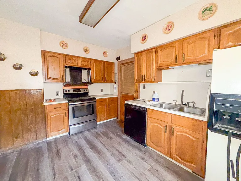 9392 Woodside St — Photo 7