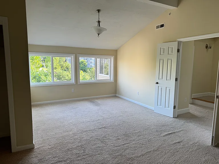 6 Queen Isabella Way — Photo 40