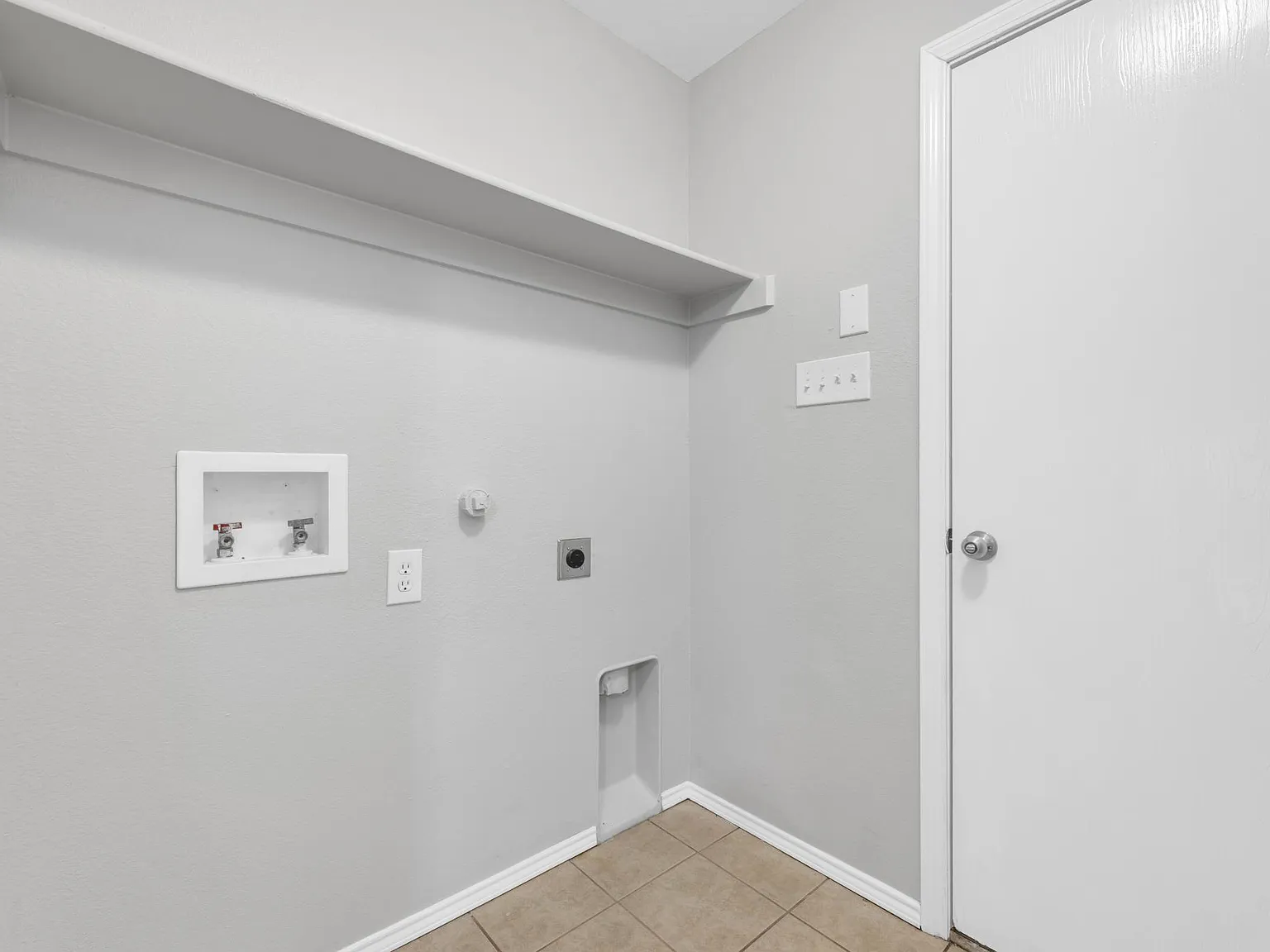 3 bed, 1358 sqft, $2,175 — Photo 2
