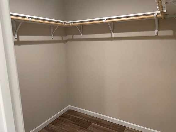 5th image of 129 Pineland Ave #99