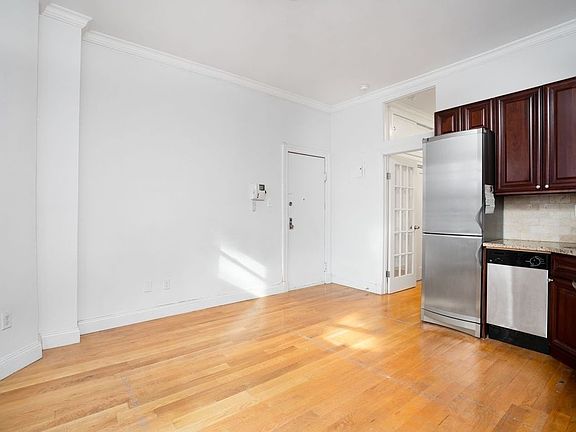 4th image of 6 W 107th St APT 1A