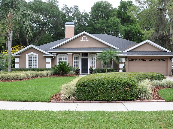 Gorgeous & Well-Maintained