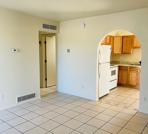 3rd image of 354 E Laguna St