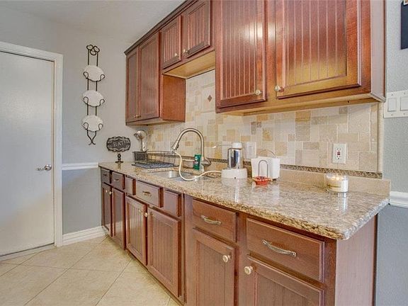 2nd image of 1642 Morrison Dr