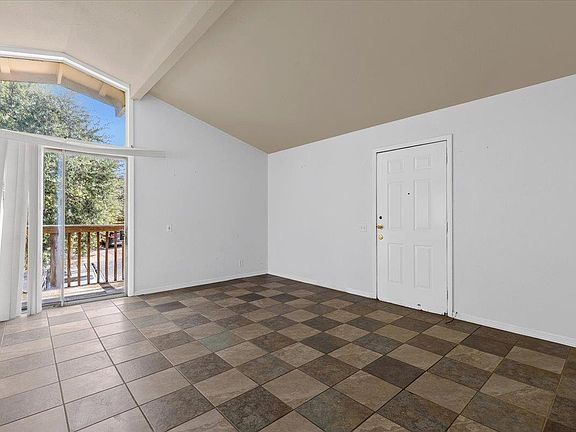 3rd image of 2507 Manor Cir