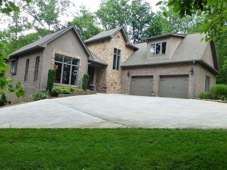 1st image of 2926 Lavina Ln