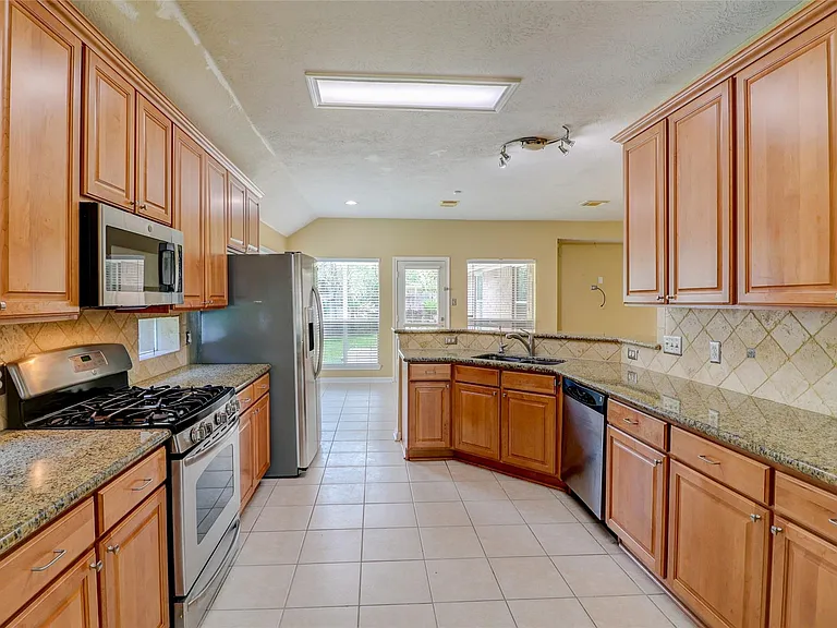 3323 Pioneer Bend Ln — Photo 9