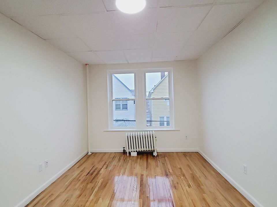 2nd image of 179 W 48th St APT 5