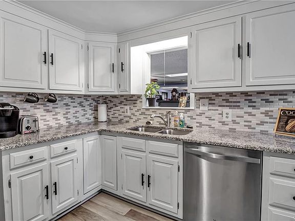 5th image of 140 Avalon Dr