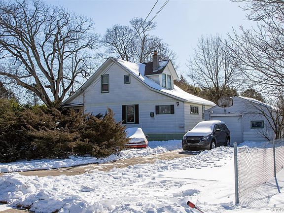 2nd image of 144 Carleton Avenue