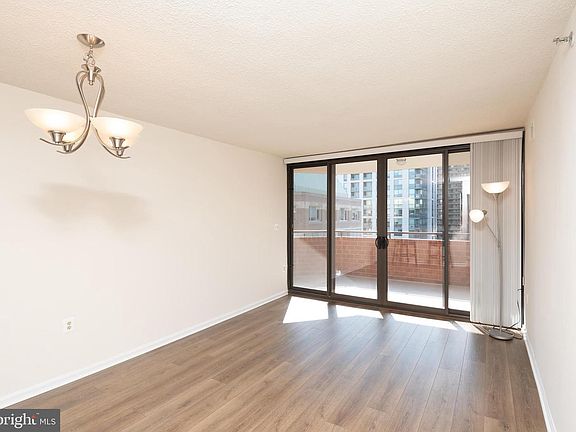 5th image of 1001 N Randolph St APT 916