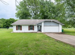 1585 Green Acres Cir, Springdale, AR 72764