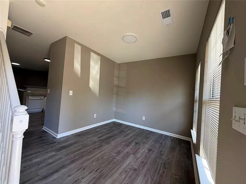 2 bed, 2.5 bath, 1240 sqft, $1,850 — Photo 2