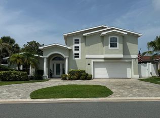 11850 4th St E, Treasure Island, FL 33706