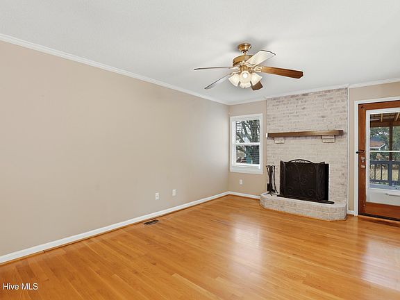 5th image of 209 Elmhurst Road