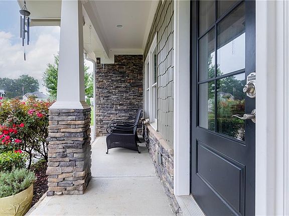 3rd image of 544 Pine Way