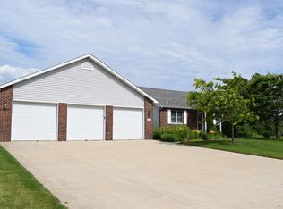 341 Deerfield Rd, Valparaiso, IN 46383