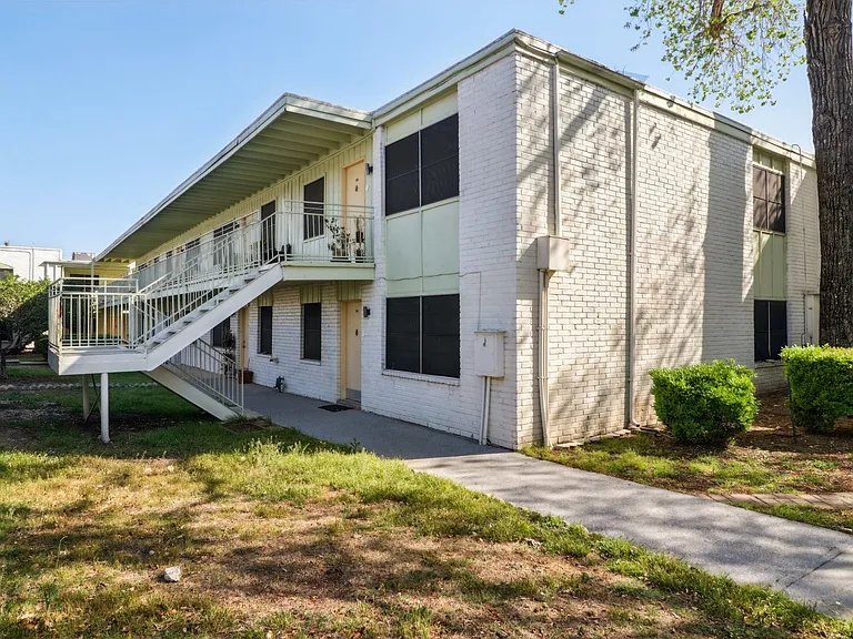 215 Jackson Keller Rd — Photo 8