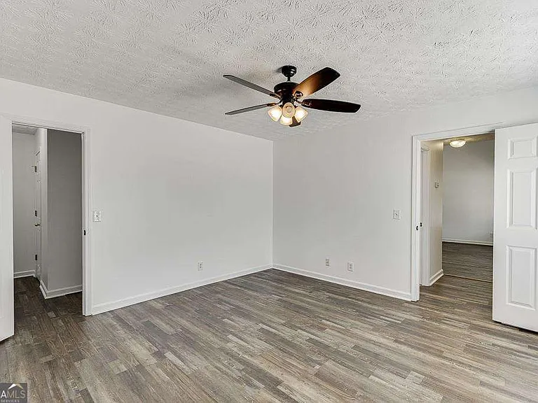 932 Clayton St — Photo 15