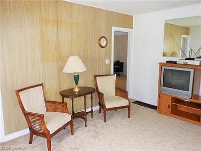 4th image of 1122 Lindsay Ave