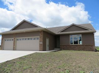 5405 S Woodsedge Trl, Sioux Falls, SD 57108