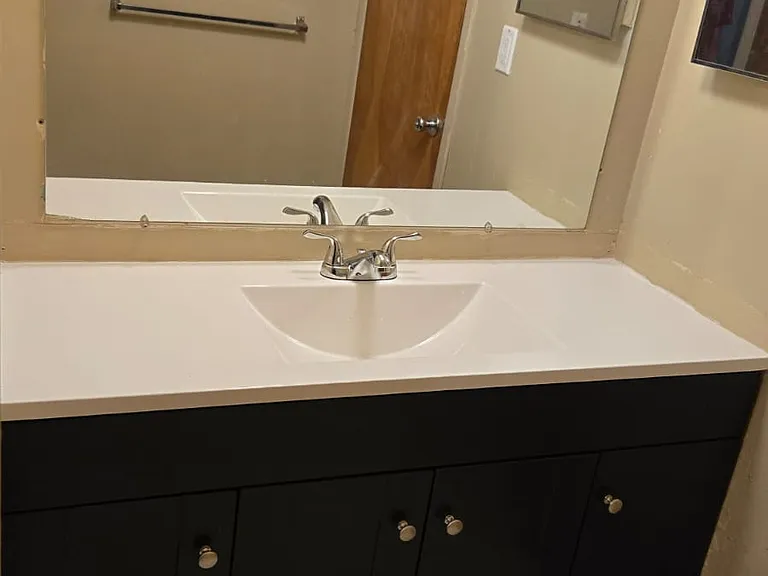 8524 Hampshire Dr — Photo 9