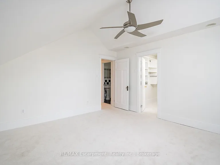 209 Allan St — Photo 14