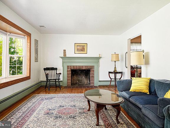 5th image of 204 Woodland Dr