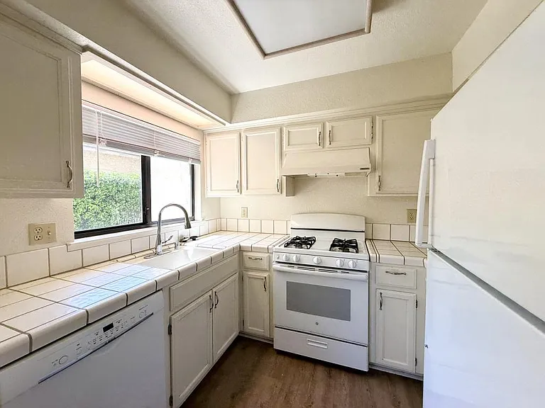 407 N 1st Ave — Photo 1