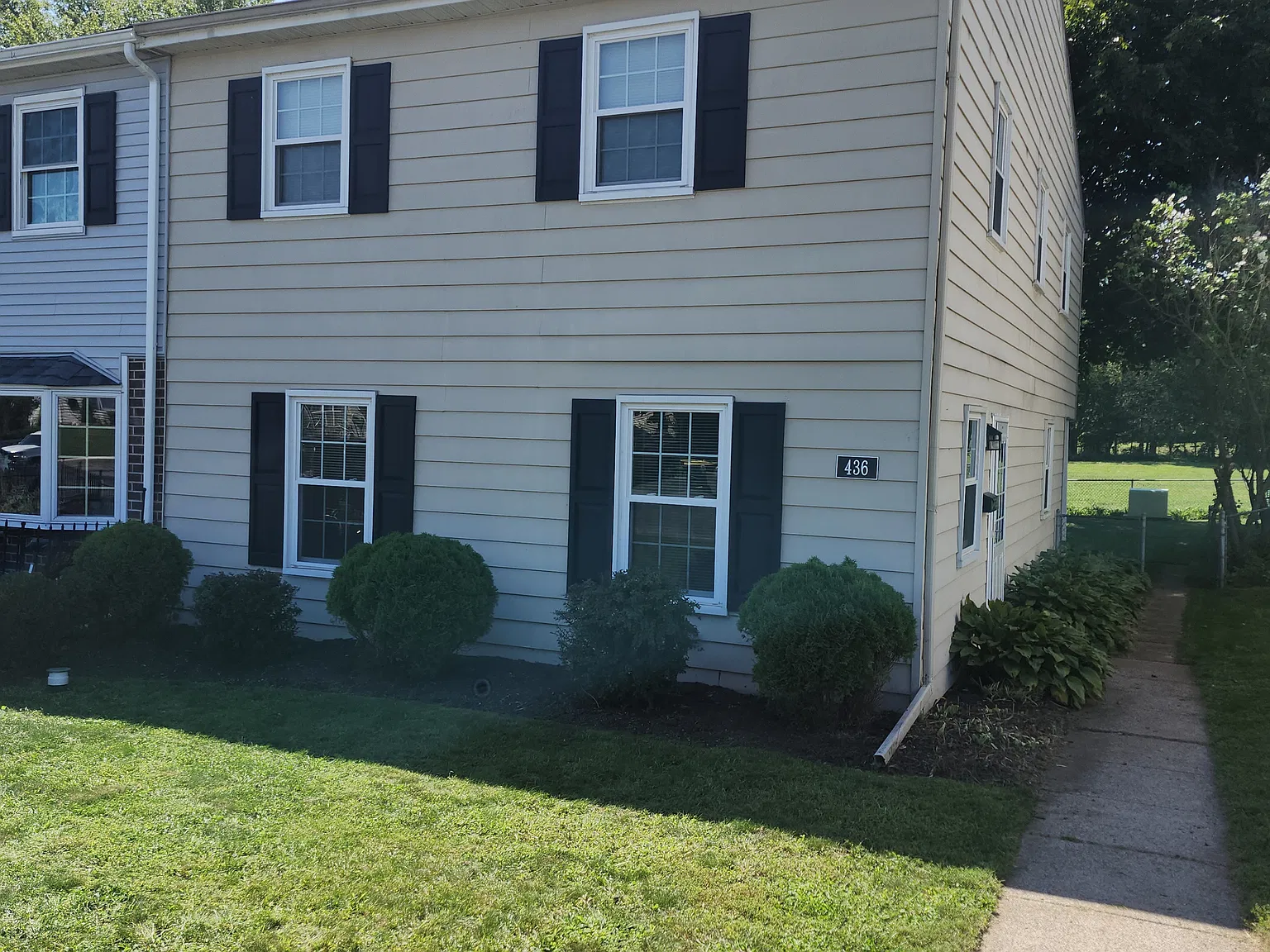 4 bed, 2.5 bath, 1756 sqft, $2,400 — Photo 1