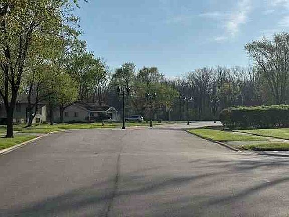 4th image of 539 E Maple Dr