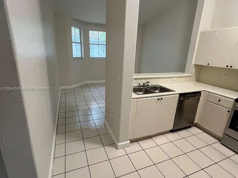 1661 SE 28th St #202 — Photo 13