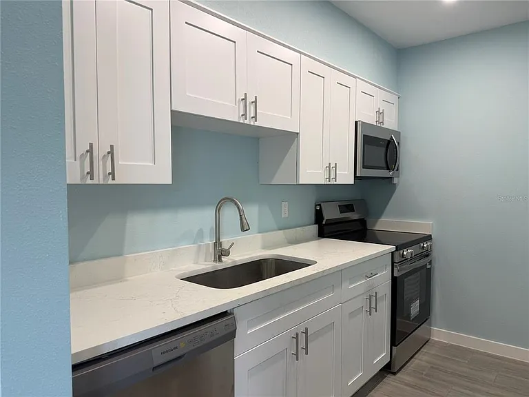 171 Medallion Blvd #B — Photo 20