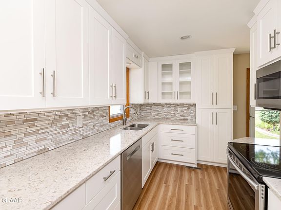 2nd image of 618 5th St SE