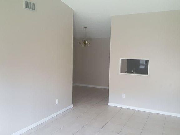 5th image of 3224 Bloomingdale Villas Ct