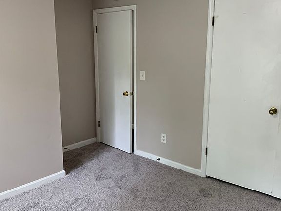 5th image of 562 Wood Knoll Ct
