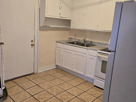 4th image of 2932 Alabama Dr