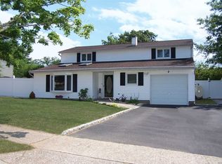 8 Wilson St, Centereach, NY
