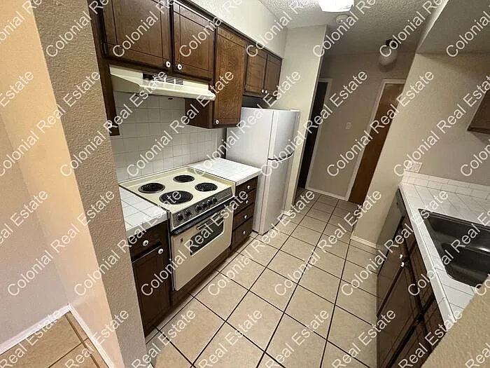 2 bed, 1.5 bath, $1,100 — Photo 3