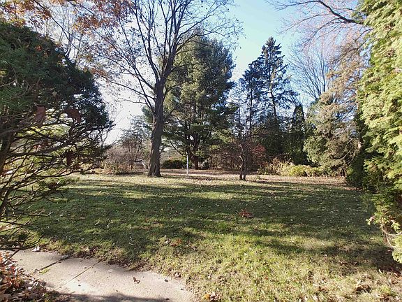 4th image of 426 Laurel Dr