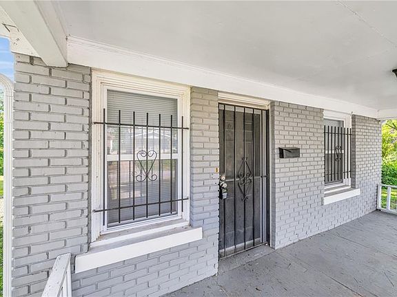 4th image of 4943 College Ave