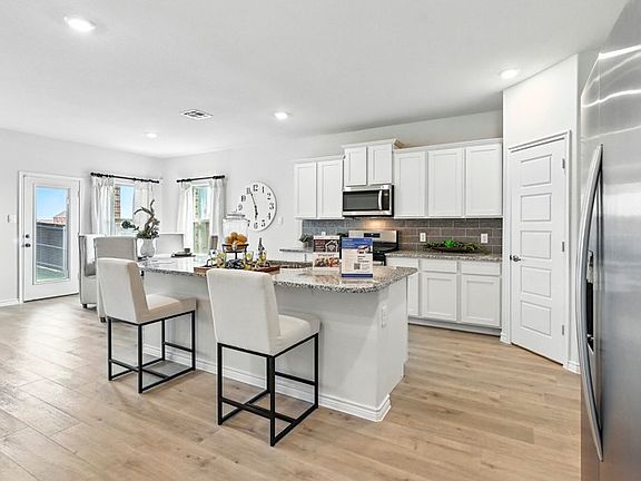 5th image of 762 Heart Leaf Ln