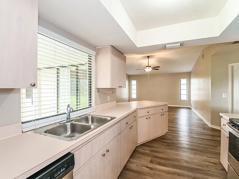 2529 SW 15th Pl — Photo 7
