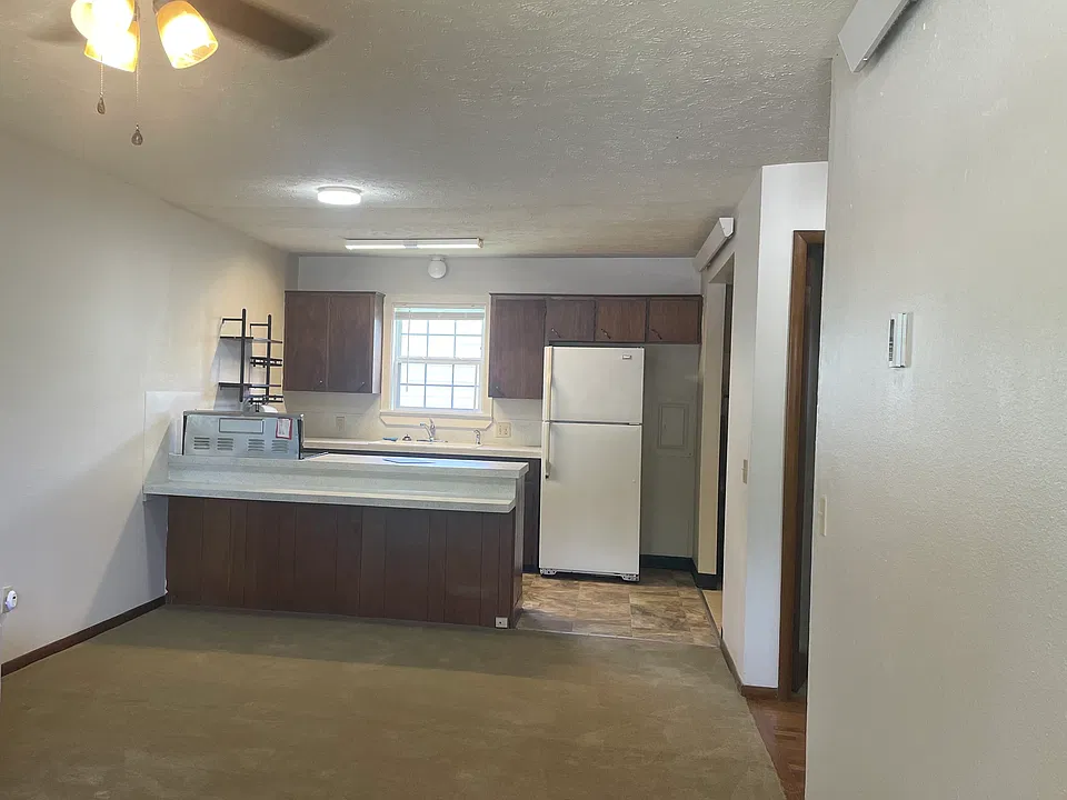 Kitchen with bar