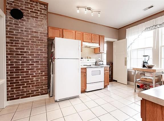 5th image of 2015 Delmar Ave