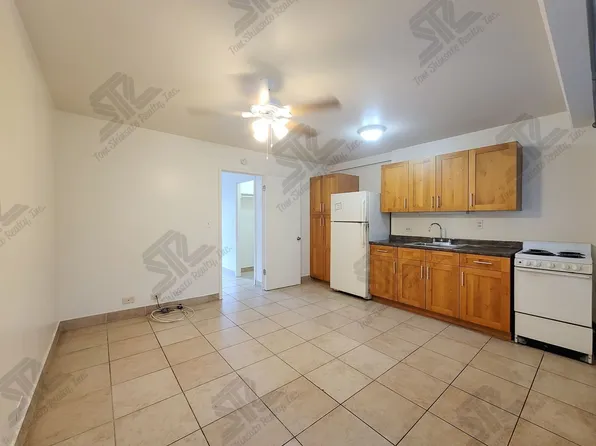 1011, 444 Kuamoo St APT 204, Honolulu, HI 96815