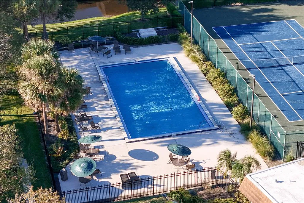 2 bed, 2.5 bath, 1285 sqft, $2,000 — Photo 2